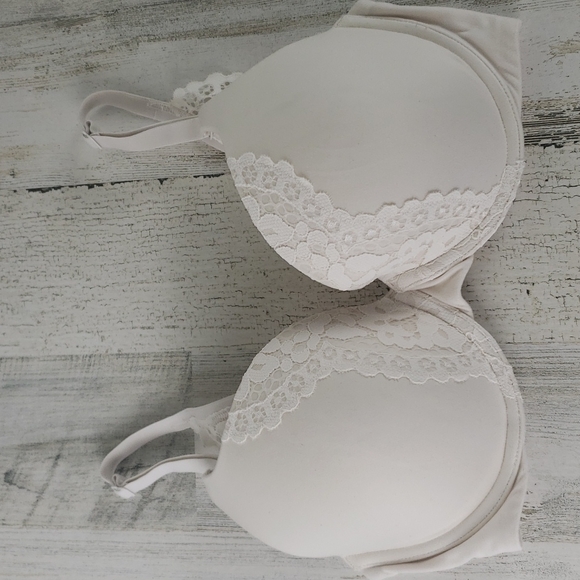 Victoria's Secret perfect shape cream with lace underwire bra Size 32DD - Picture 1 of 13